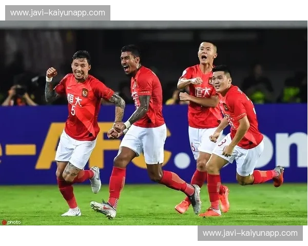 巅峰博弈：恒大与东方的跨时空对决，谁才是真正的时代弄潮儿？